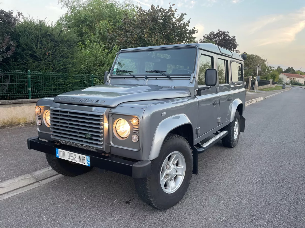 Land Rover Defender 2.2 TD4 à Metz