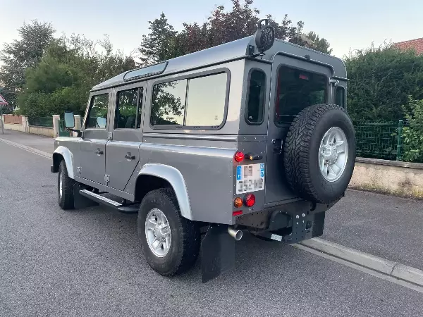 Land Rover Defender 2.2 TD4 - Vue détaillée 4