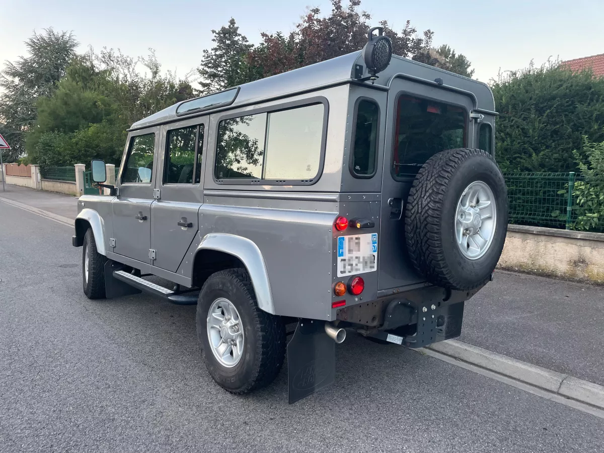 Land Rover Defender 2.2 TD4 - Vue détaillée 4