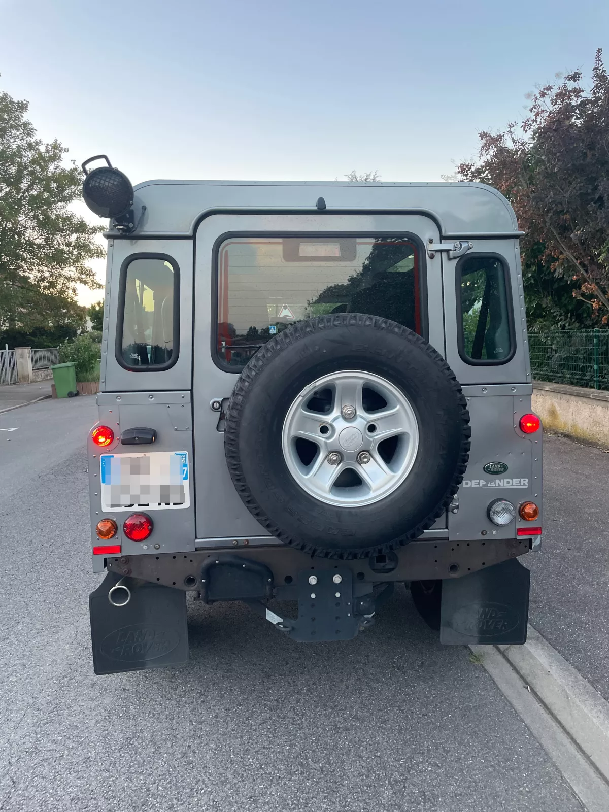 Land Rover Defender 2.2 TD4 - Vue détaillée 2