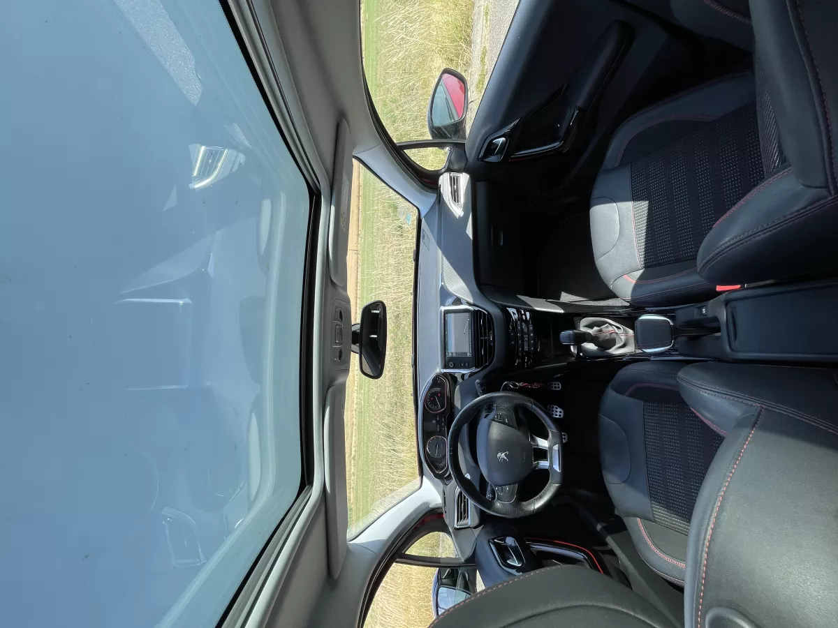 PEUGEOT 2008 GT Line - Vue détaillée 17