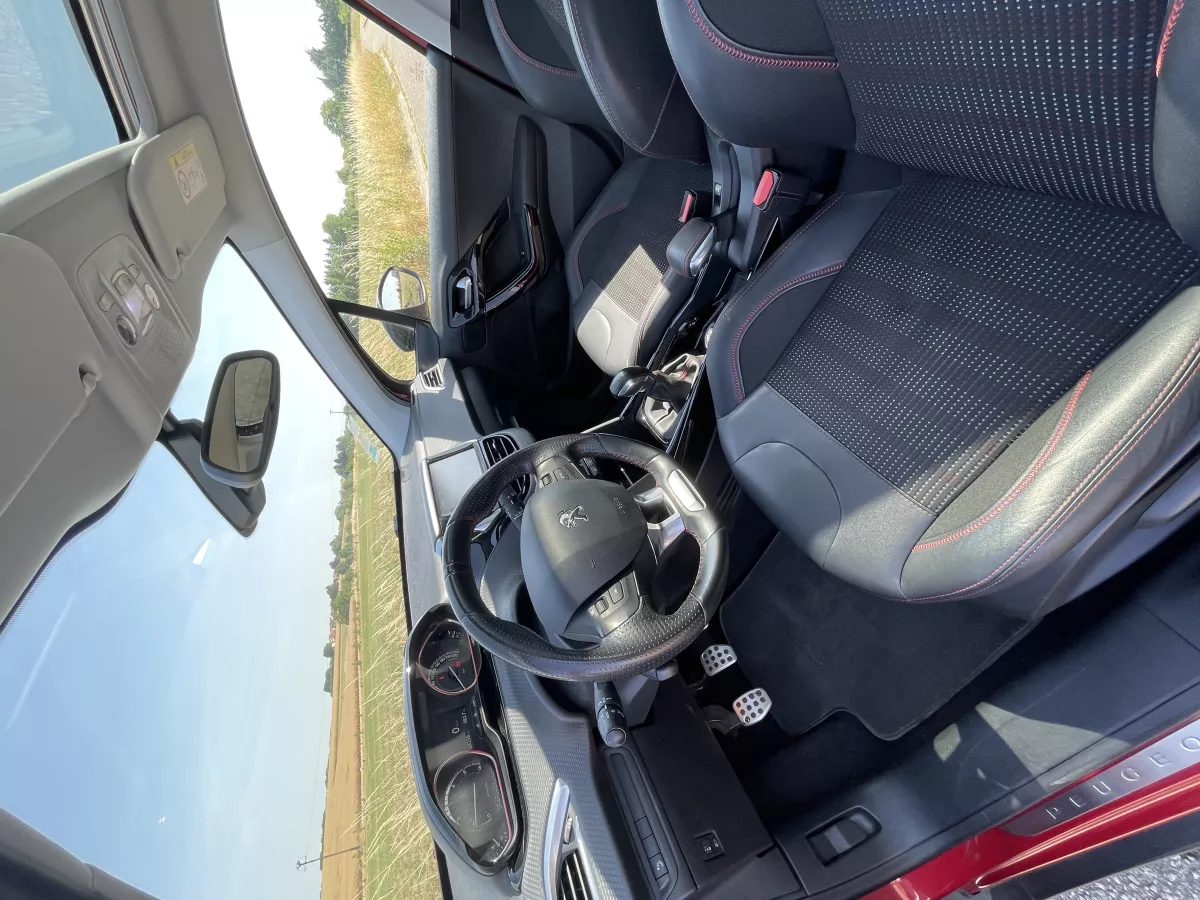 PEUGEOT 2008 GT Line - Vue détaillée 14