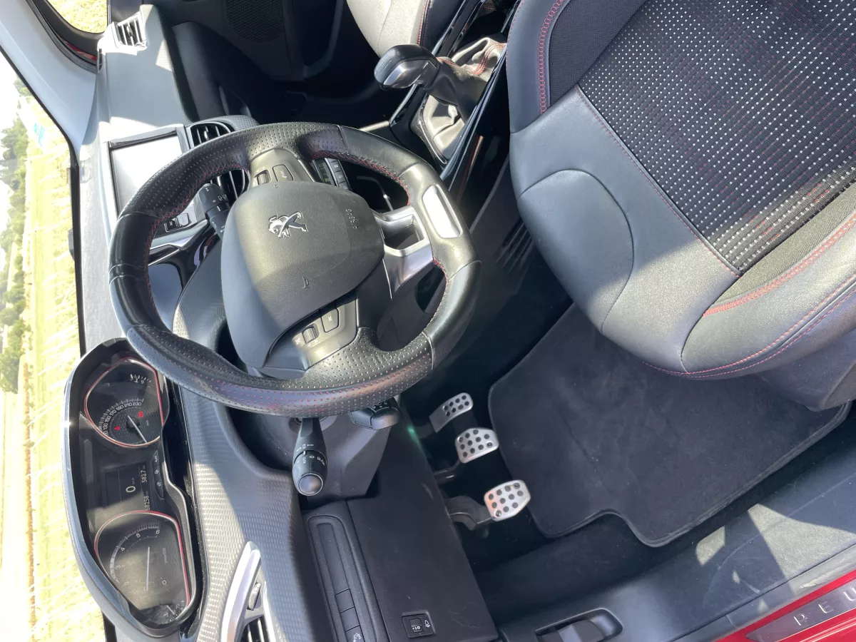 PEUGEOT 2008 GT Line - Vue détaillée 15
