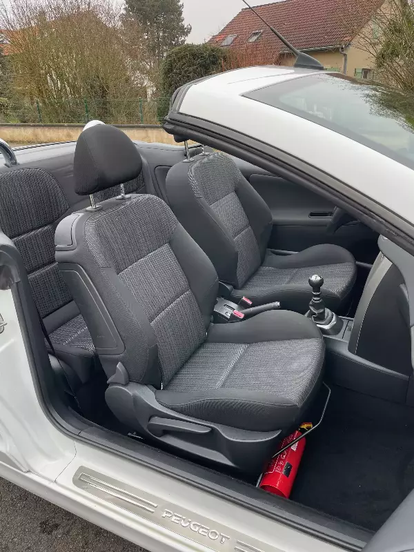 Peugeot 207 CC 1.6 HDI - Vue détaillée 5