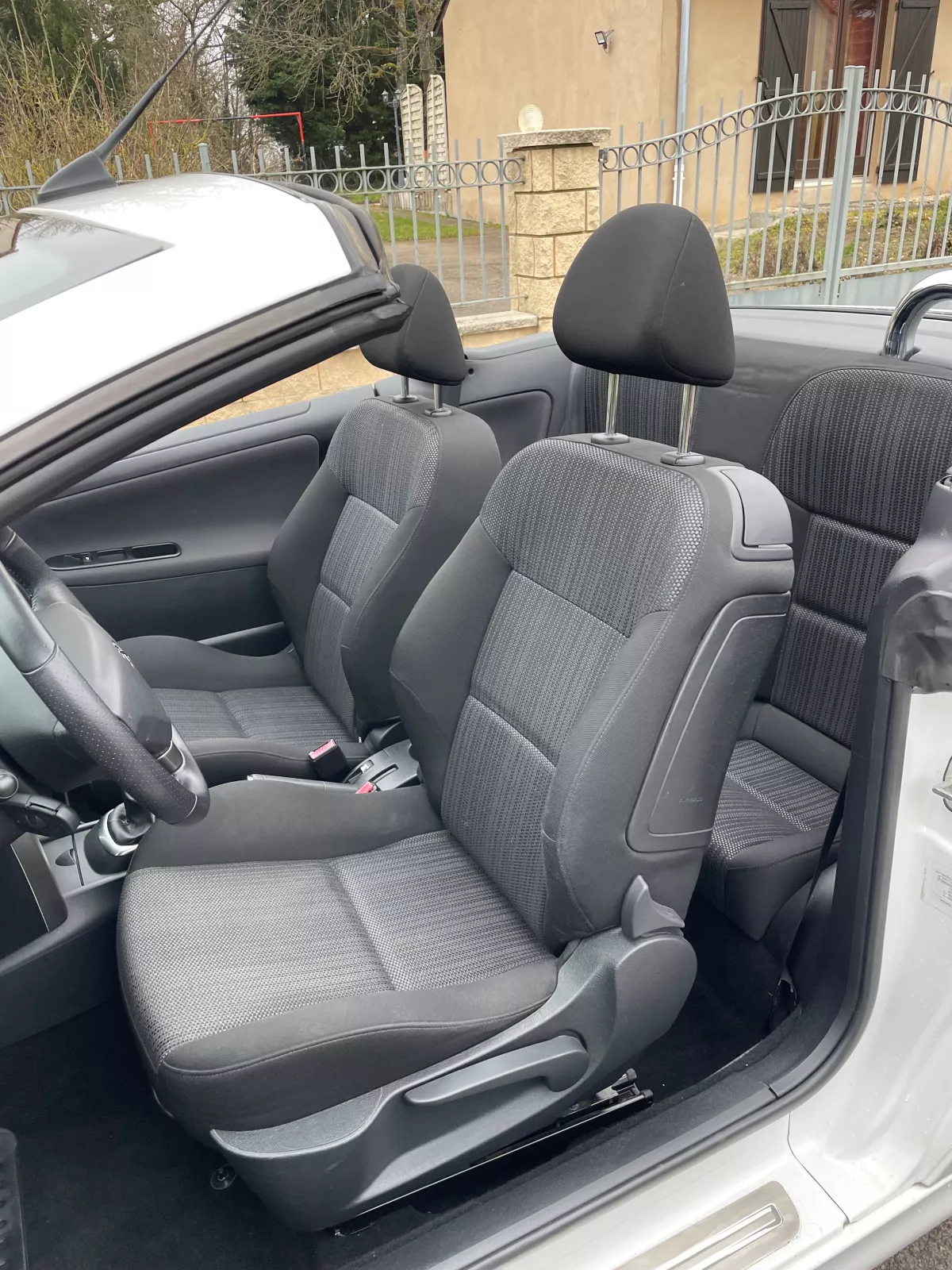 Peugeot 207 CC 1.6 HDI - Vue détaillée 6
