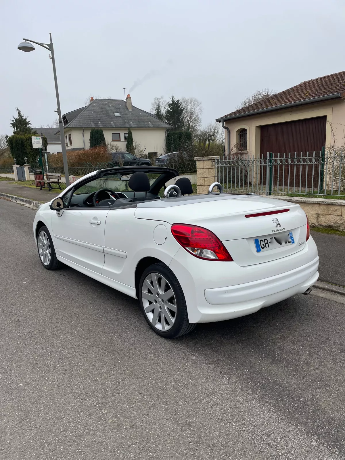 Peugeot 207 CC 1.6 HDI - Vue détaillée 3