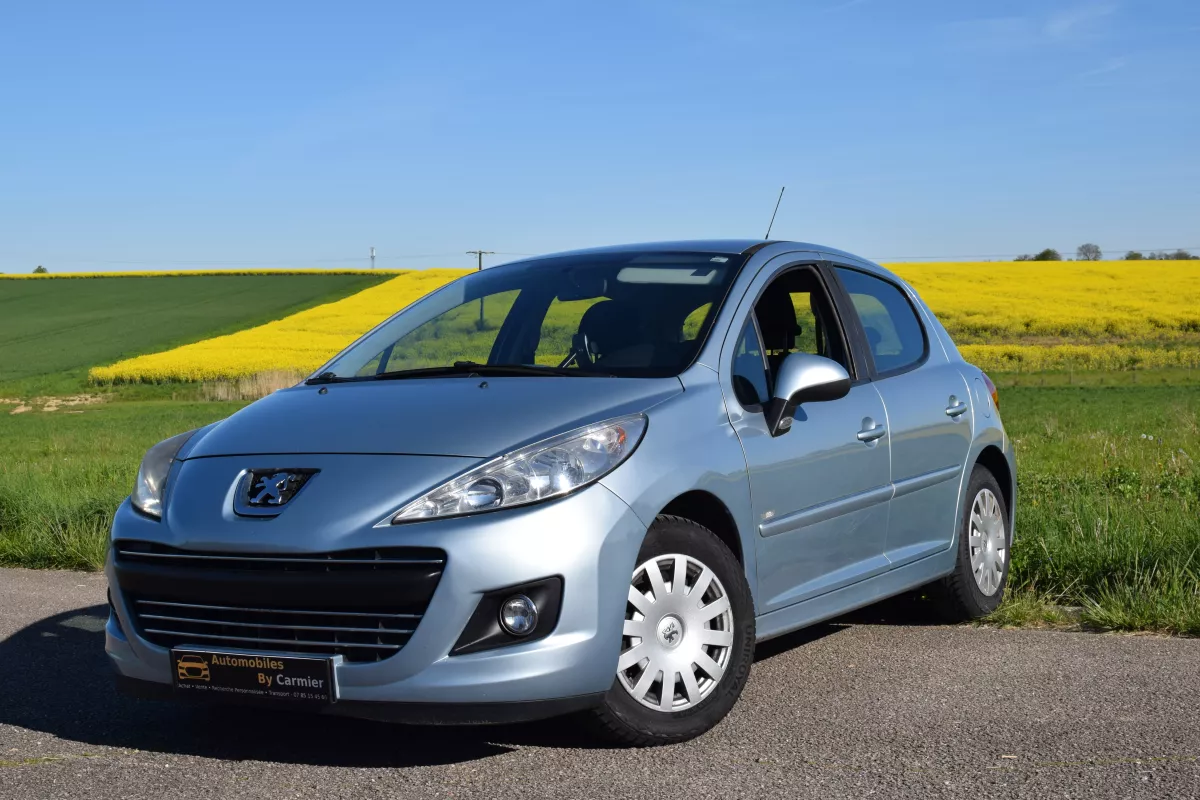 PEUGEOT Peugeot 207 1.6 HDi 90 FAP à Metz