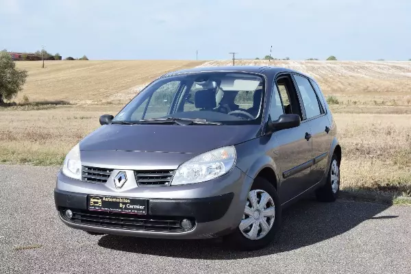 RENAULT Scenic 1.6 16v à Metz