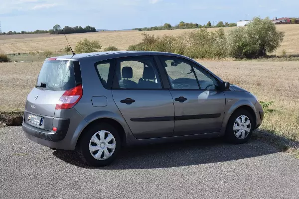 RENAULT Scenic 1.6 16v - Vue détaillée 15