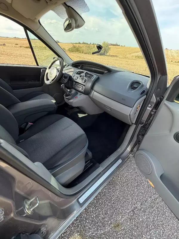 RENAULT Scenic 1.6 16v - Vue détaillée 37
