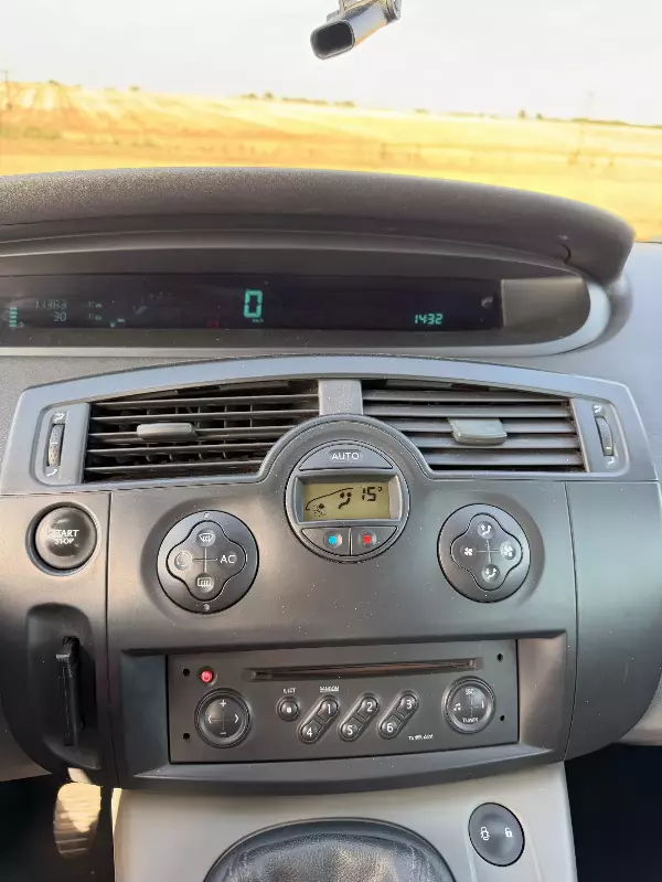 RENAULT Scenic 1.6 16v - Vue détaillée 39