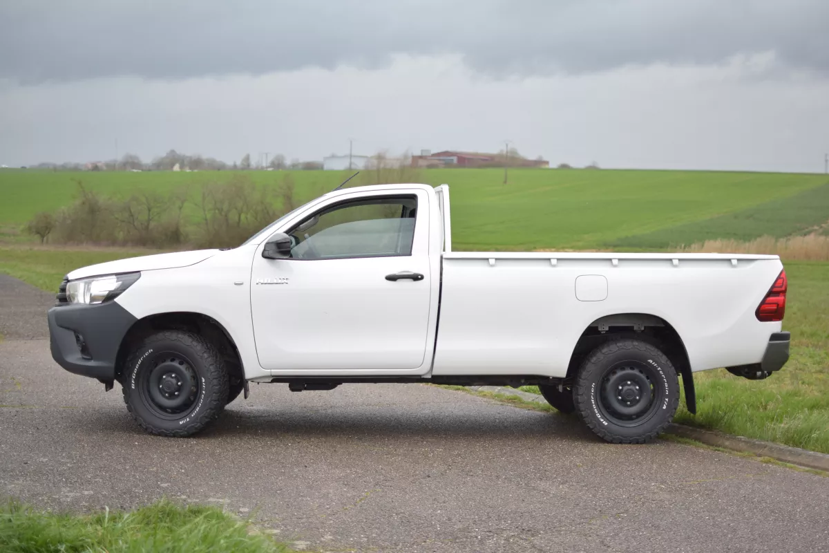 TOYOTA Hilux 2.4 D2D AWD - Vue détaillée 3